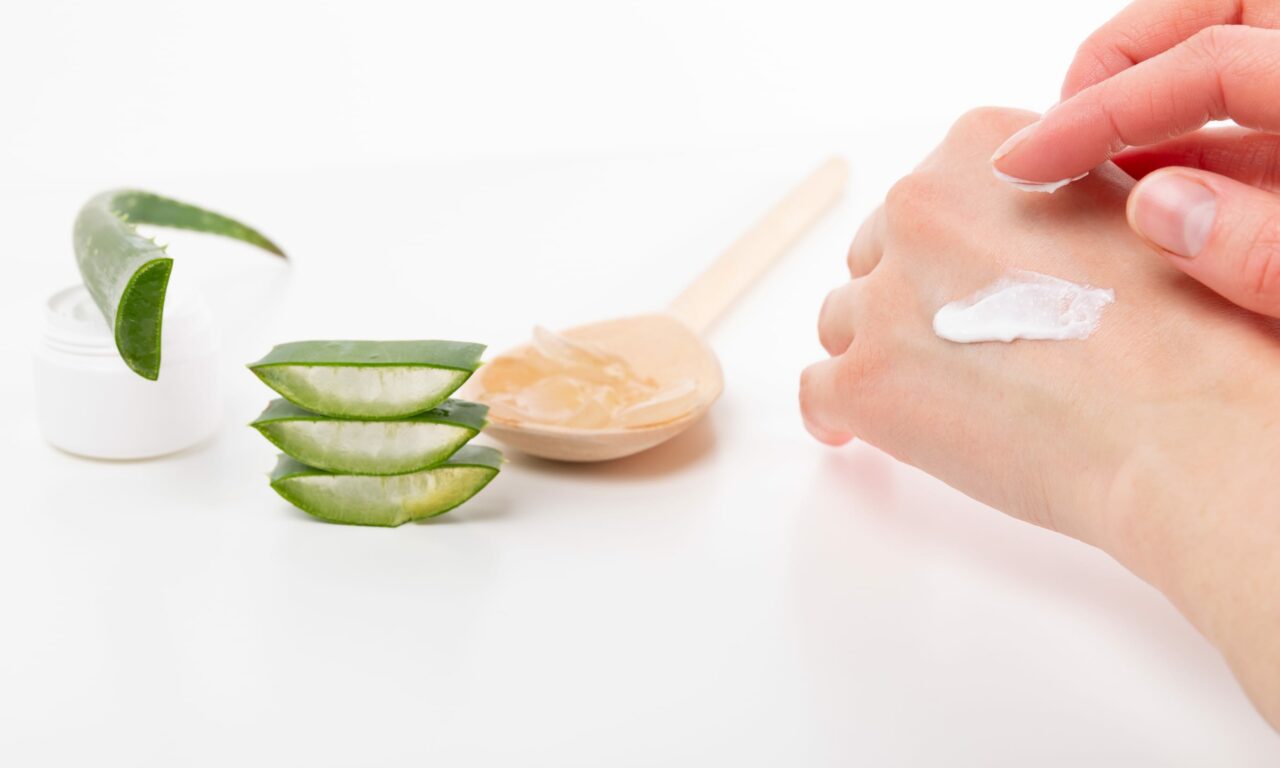 Herbal Remedies and Natural Topicals in Post-Treatment Dermatology Care